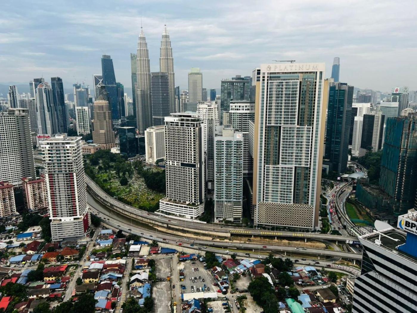 The Luxe Suites Klcc By Cozy Stay Куала-Лумпур Экстерьер фото